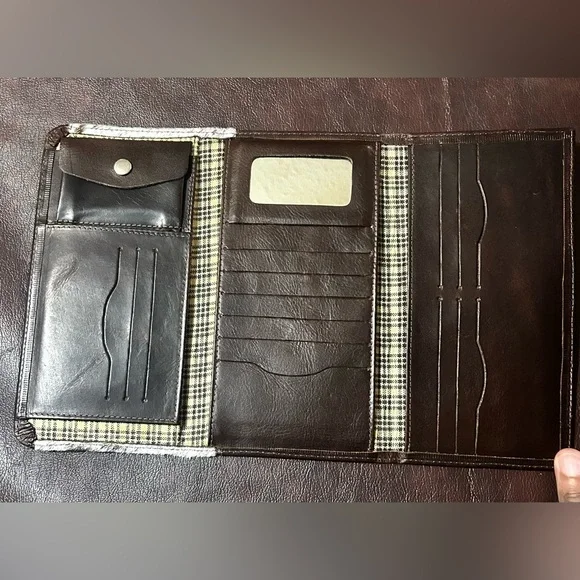 GOYAZES Brown and White Wallet with Elegant Two-Tone Western Design - Picture 2 of 6